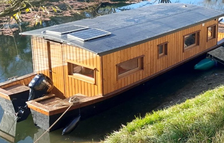 Toue cabanée Au bout de l’île (Bateau)