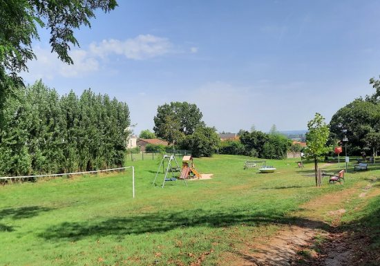Aire de pique-nique de la Coulée Verte à Saint-Georges-des-Gardes