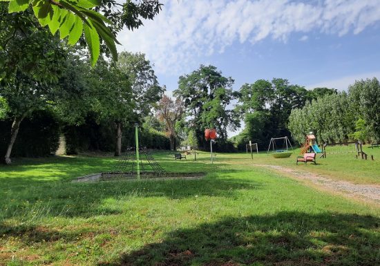 Aire de pique-nique de la Coulée Verte à Saint-Georges-des-Gardes