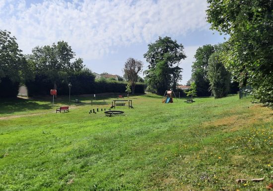 Aire de pique-nique de la Coulée Verte à Saint-Georges-des-Gardes