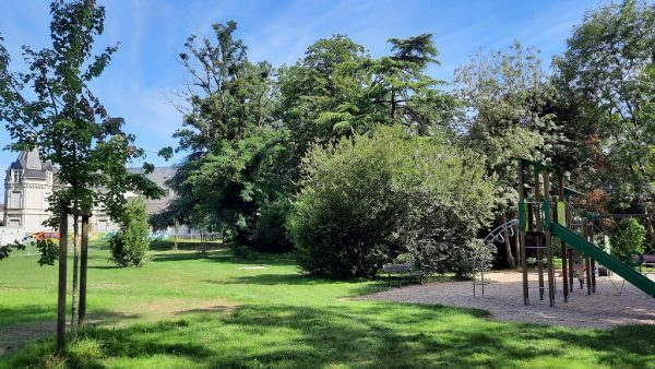 Aire de pique-nique du parc du Château des Cloîtres