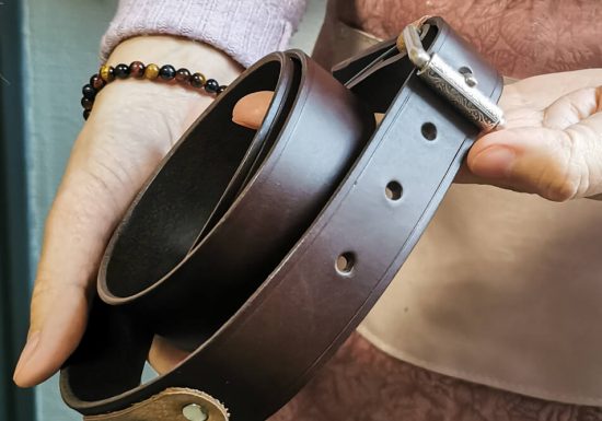Atelier Maroline : fabrication d’une ceinture artisanale en cuir