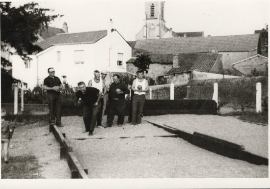 Le bas du bourg et le quartier de la Bretagne