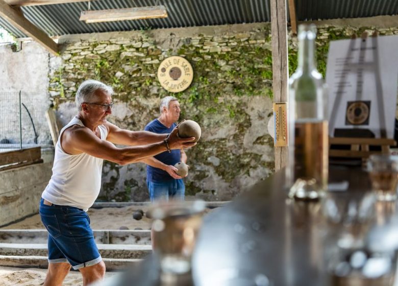 Initiation à la boule de sable à La Juiverie