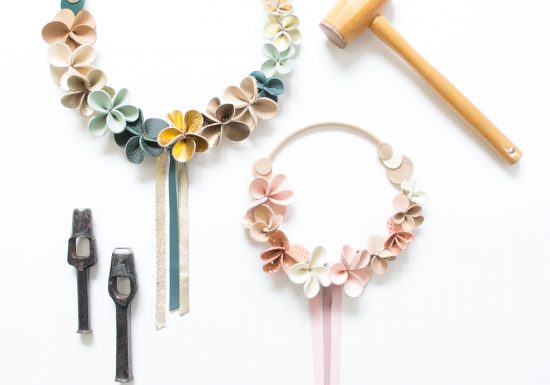 Atelier cuir : couronne de fleurs, solo ou duo adulte-enfant