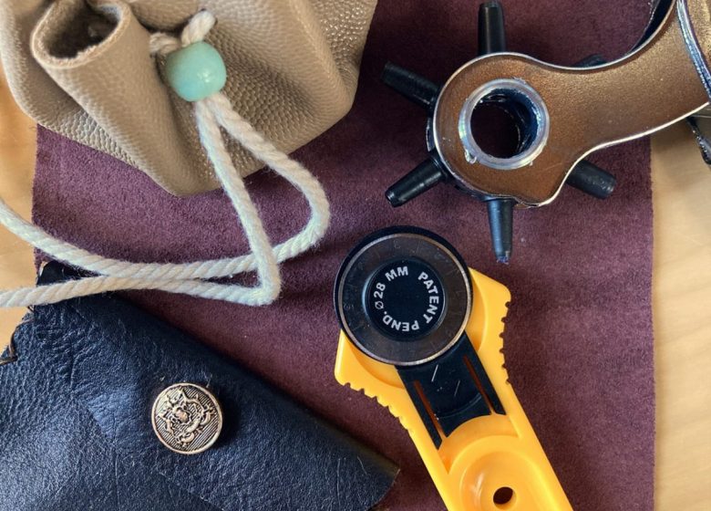 Atelier « Petit artisan, cuir » au Musée des Métiers de Saint-Laurent-de-la-Plaine