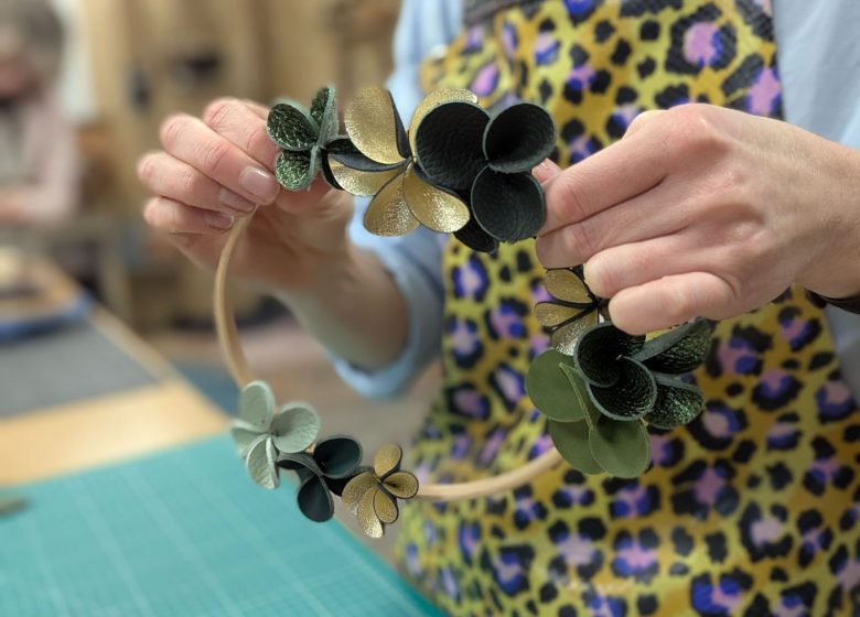 Atelier cuir : couronne de fleurs, solo ou duo adulte-enfant