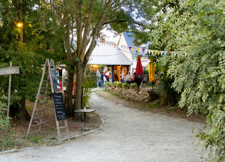 Spectacle de marionnettes, « Les Têtes en L’air » à la guinguette Au Bout de l’Île