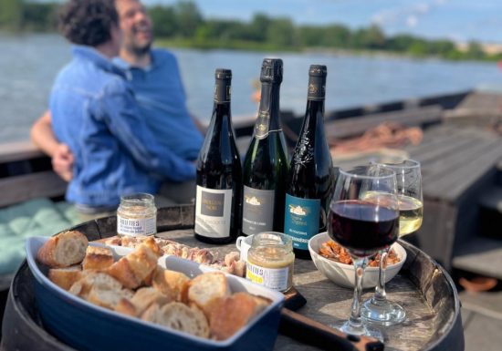 Balade en toue cabanée sur la Loire au départ de Chalonnes avec L’Ecole Buissonnière