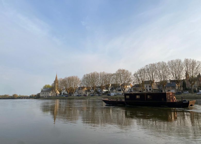 Balade en toue cabanée sur la Loire au départ de Chalonnes avec L’Ecole Buissonnière