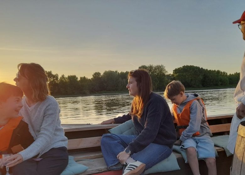 Balade en toue cabanée sur la Loire au départ de Chalonnes avec L’Ecole Buissonnière
