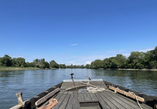 Balade en toue cabanée sur la Loire au départ de Chalonnes avec L’Ecole Buissonnière