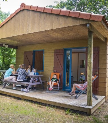 Chalets équipés au camping de Coulvée