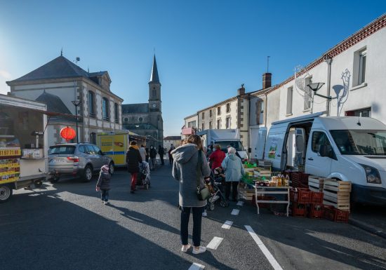 Marché hebdomadaire au Longeron