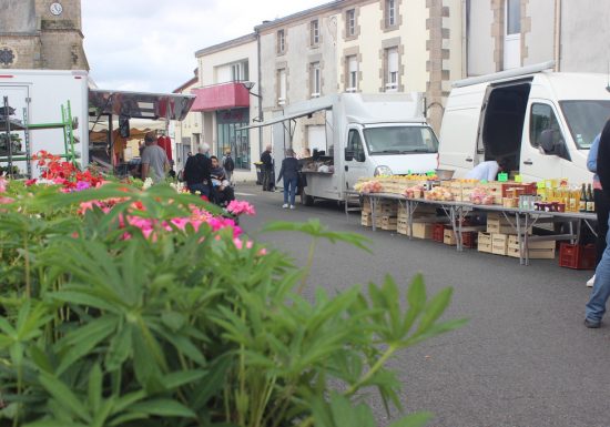 Marché hebdomadaire au Longeron
