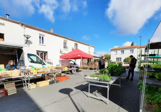 Marché hebdomadaire au Longeron