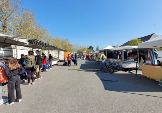 Marché hebdomadaire à Saint-Florent-le-Vieil