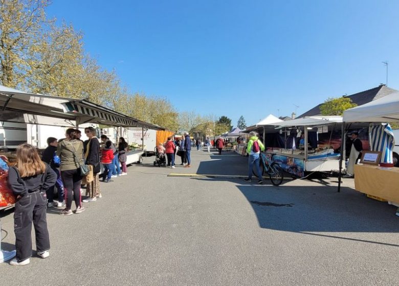 Marché hebdomadaire à Saint-Florent-le-Vieil