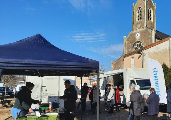Marché hebdomadaire à Saint-Germain-sur-Moine