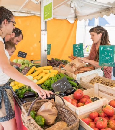 Marché hebdomadaire à La Pommeraye (face à l’église)