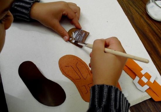 Les p&rsquo;tits Cordonniers – Atelier Sandalette (enfants de 6 à 11 ans)